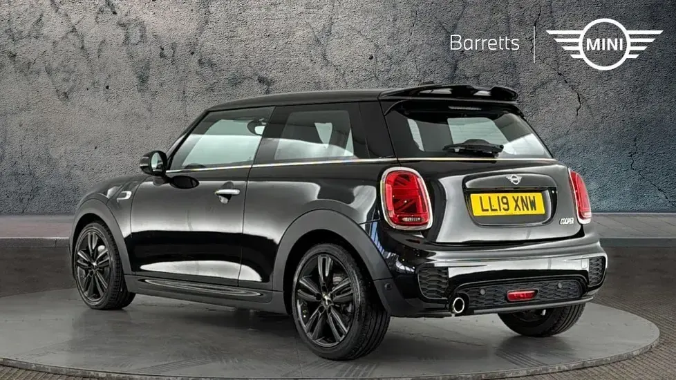 Used Mini Cooper Sport 134 HP (98 kW) 2019 Black Hatchback