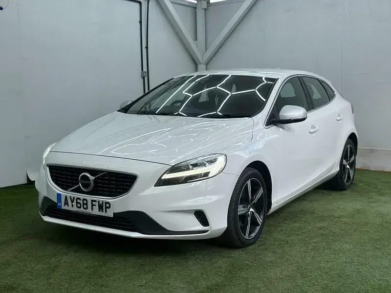 Usado Volvo V40 R-Design 122 CV (89 kW) 2018 Blanco Utilitario