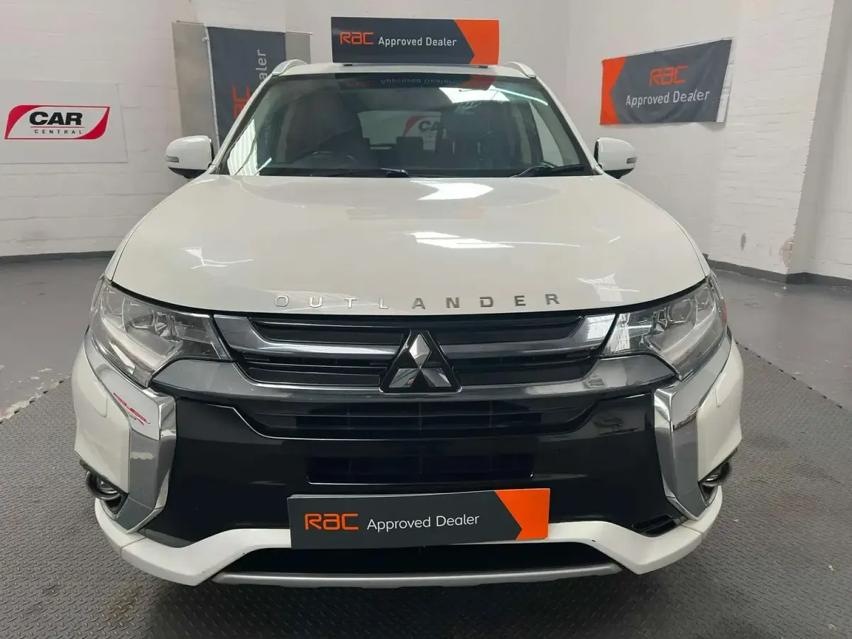 Used Mitsubishi Outlander P-HEV 2018 White Estate