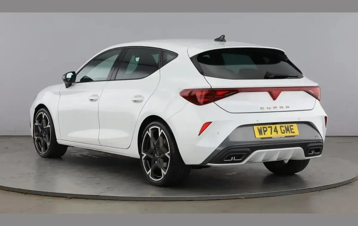 Used Cupra Leon 147 HP (108 kW) 2024 White Hatchback