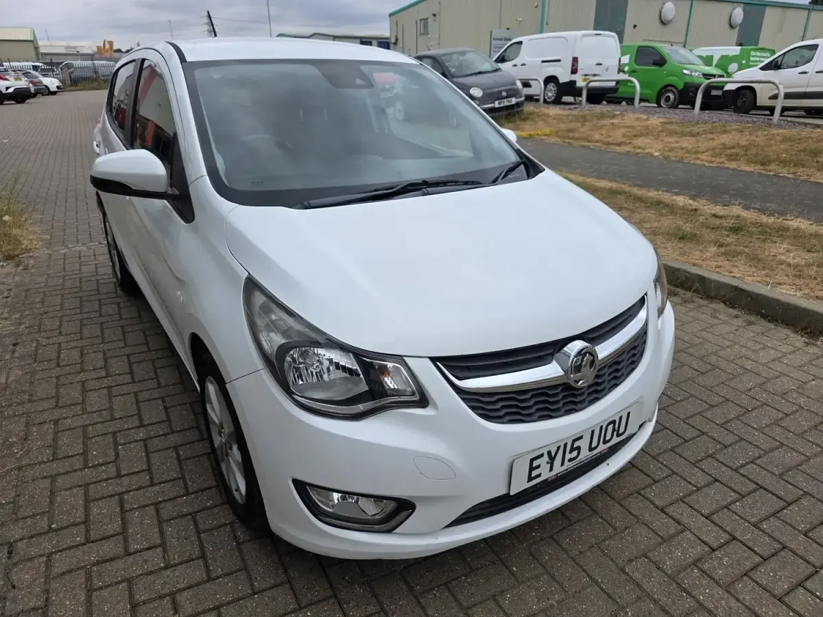 Used Vauxhall Viva 75 HP (55 kW) 2015 White Hatchback