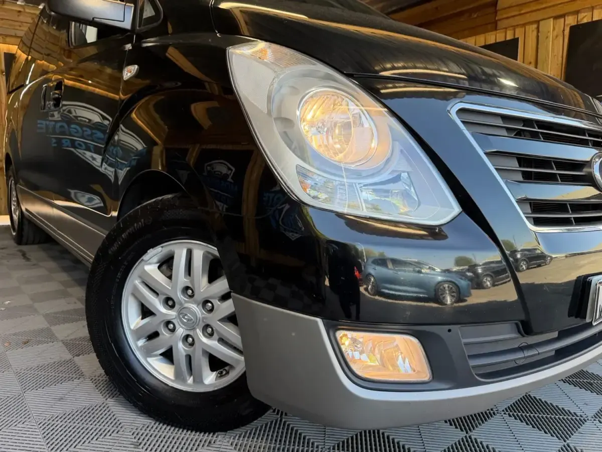 Usado Hyundai I800 SE 2017 Preto Monovolume