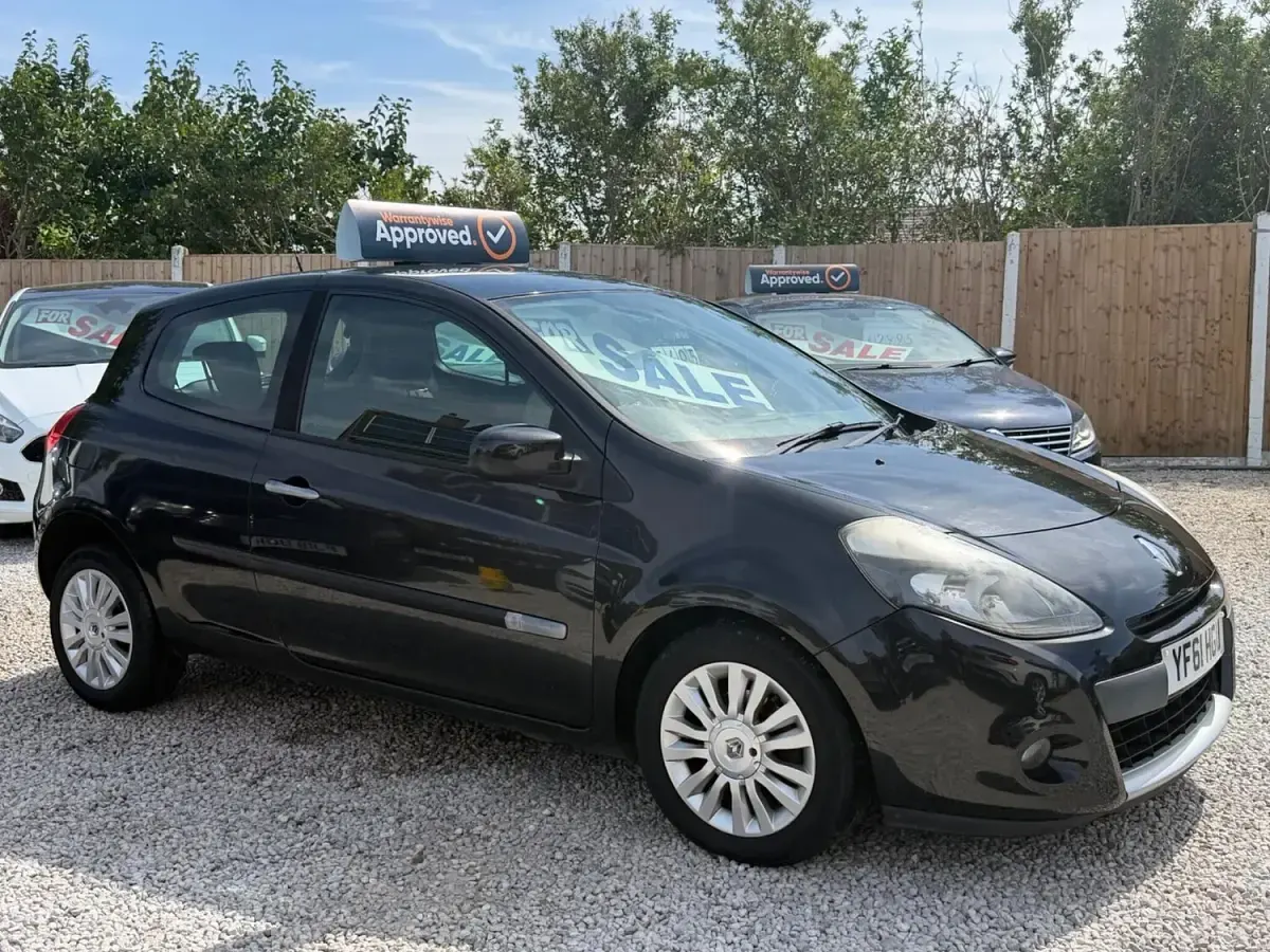 Used Renault Clio 75 HP (55 kW) 2011 Black Hatchback