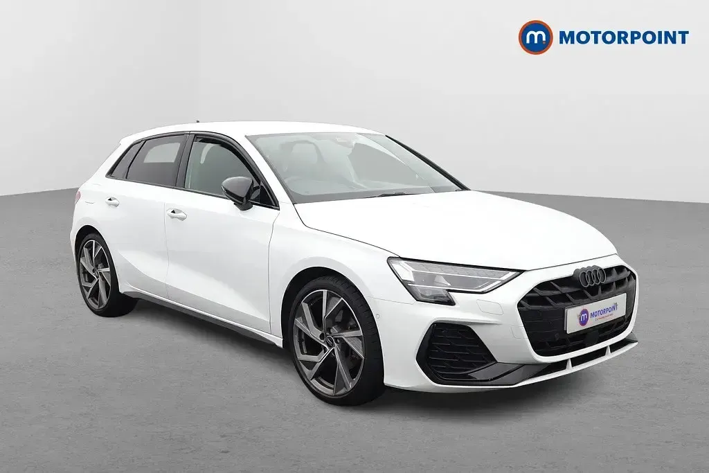 Begagnad Audi A3 Black Edition 2024 Vit Halvkombi