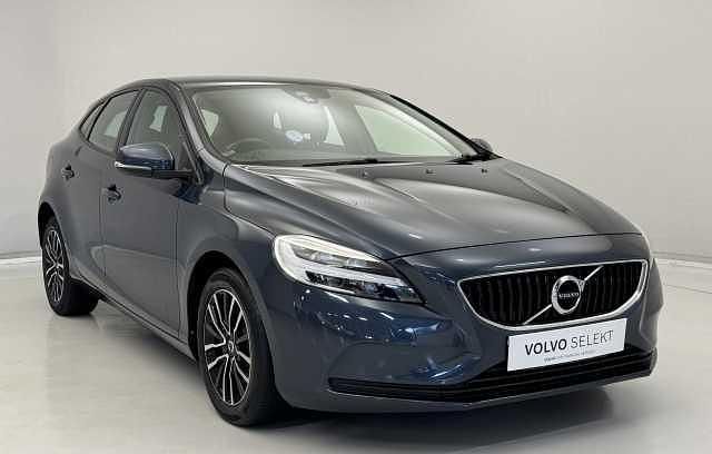 Used 2019 Volvo V40 Momentum Estate | £10,295 (Fair price) - Image 1/4