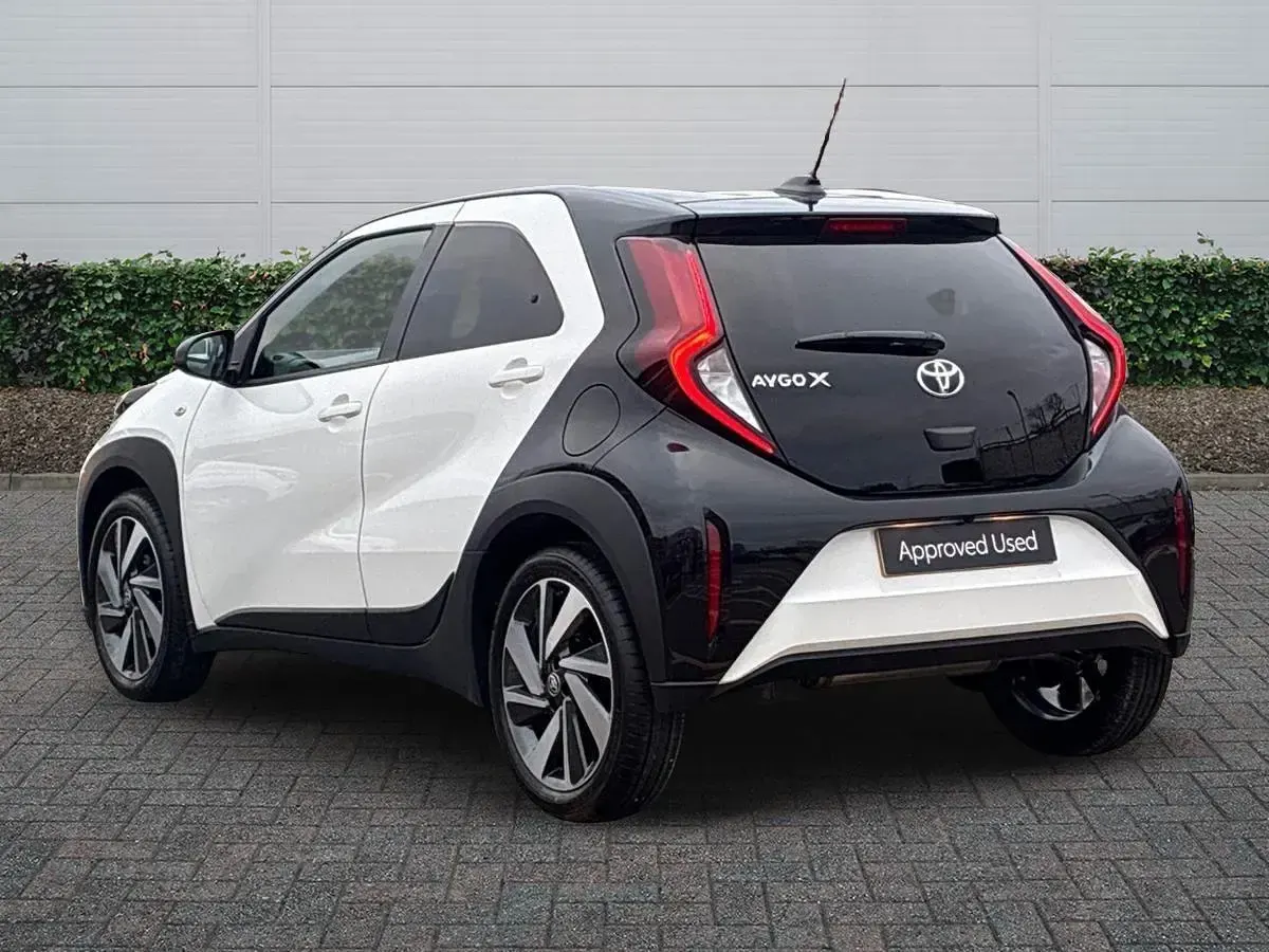 New Toyota Aygo X 72 HP (52 kW) 2025 White SUV