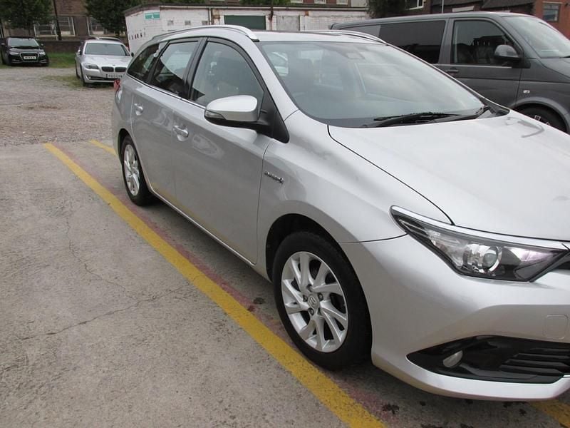 Used Toyota Auris Hybrid 2018 Silver Estate