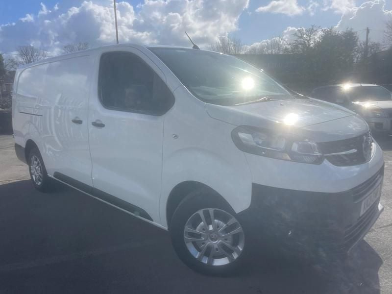 Used Vauxhall Vivaro S 100 HP (73 kW) 2021 White MPV