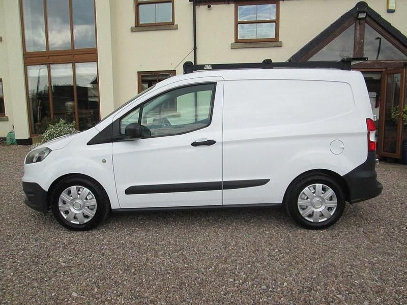 Usado Ford Transit 75 HP (55 kW) 2015 Branco Van