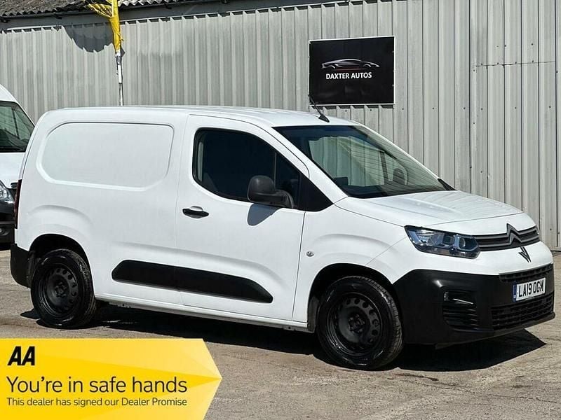 Used Citroën Berlingo Start 100 HP (73 kW) 2019 White MPV