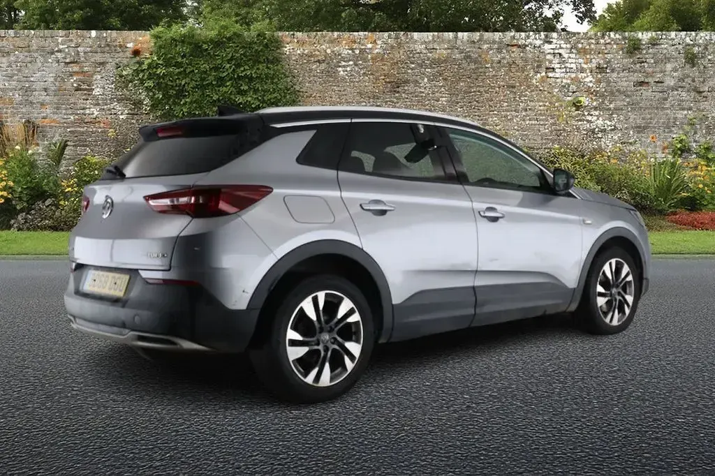 Second-hand Vauxhall Grandland X Sport 130 CP (95 kW) 2018 Gri SUV