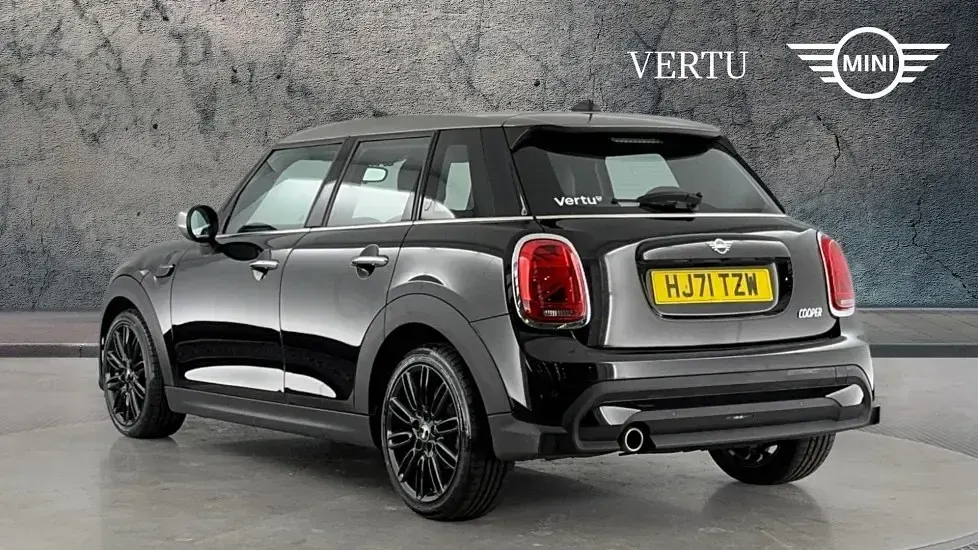 Usado Mini Cooper Exclusive 134 CV (98 kW) 2022 Negro Utilitario