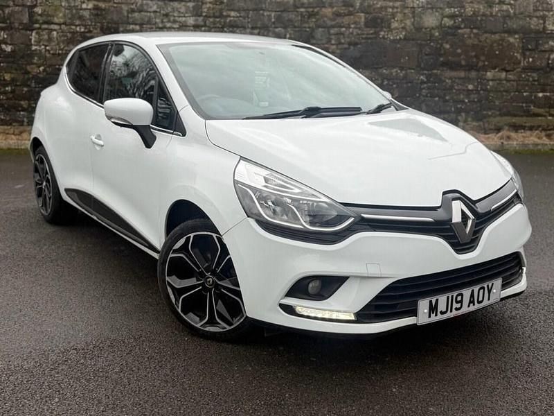 Used Renault Clio IV Iconic 75 HP (55 kW) 2019 White Hatchback