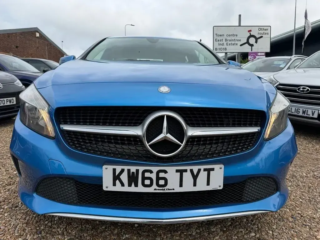 Used Mercedes A180 122 HP (89 kW) 2017 Blue Hatchback