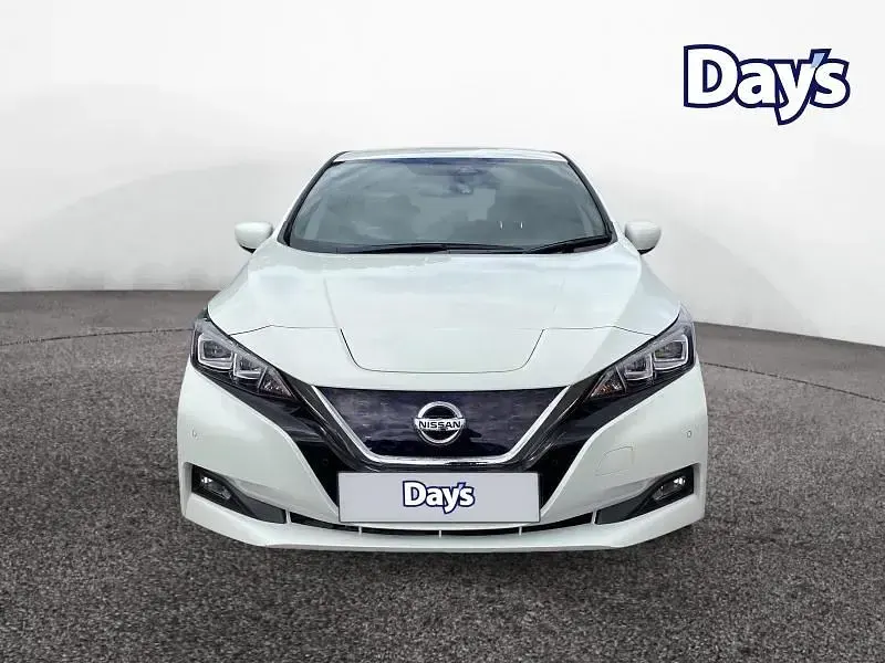 Gebraucht Nissan Leaf Tekna 110 kW (150 PS) 2019 Weiß Kleinwagen
