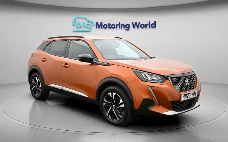 Begagnad Peugeot 2008 Allure+ 101 HK (74 kW) 2023 Orange SUV