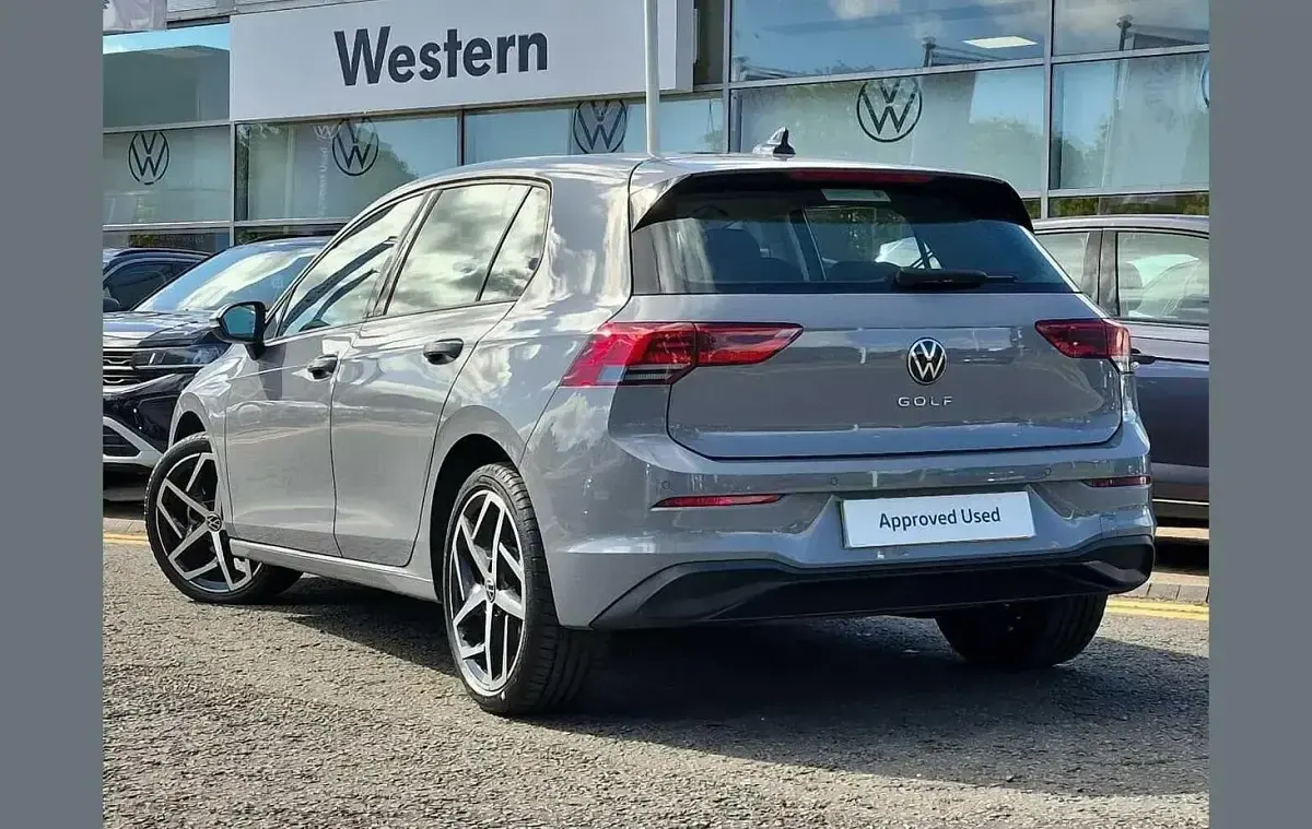 Used VW Golf VIII Life 110 HP (80 kW) 2023 Grey Hatchback