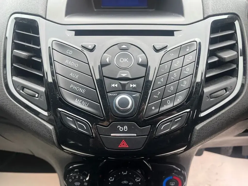 Używany Ford Fiesta Zetec 2016 Niebieski Hatchback