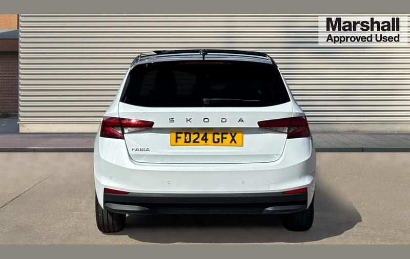 Used Skoda Fabia Colour Edition 80 HP (58 kW) 2024 White Hatchback