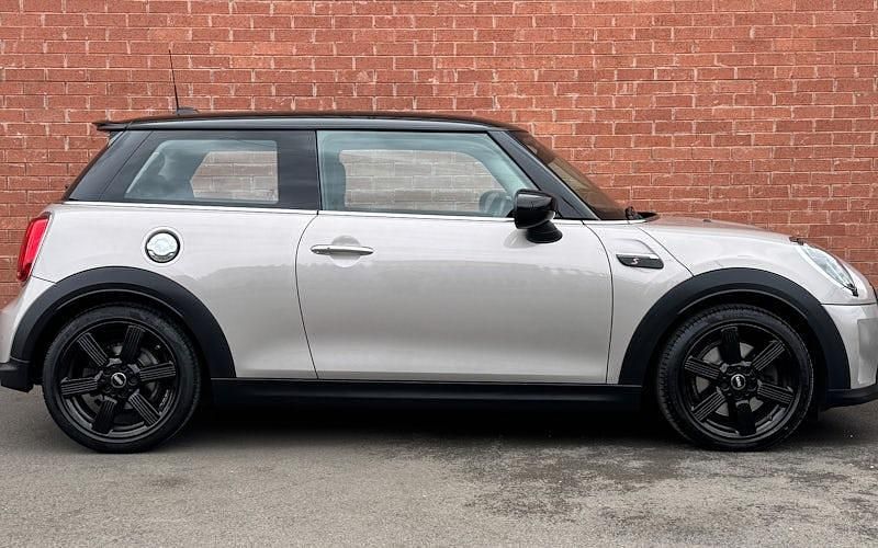 Begagnad Mini Cooper S Classic 178 HK (130 kW) 2022 Halvkombi