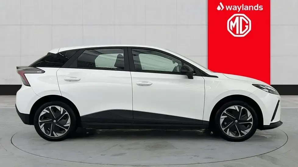 Usado MG MG4 EV SE 319 kW (435 HP) 2023 Branco Citadino