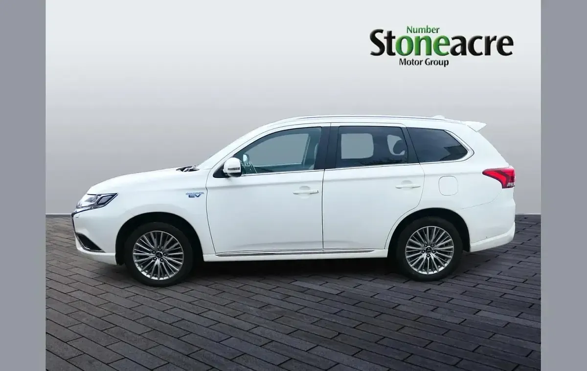 Used Mitsubishi Outlander P-HEV 221 HP (162 kW) 2021 White SUV