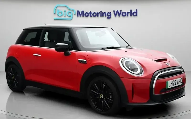 Begagnad Mini Cooper Level 2 135 kW (184 HK) 2023 Halvkombi