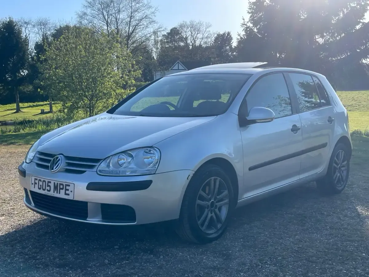 Begagnad VW Golf IV SE 2005 Silver Halvkombi