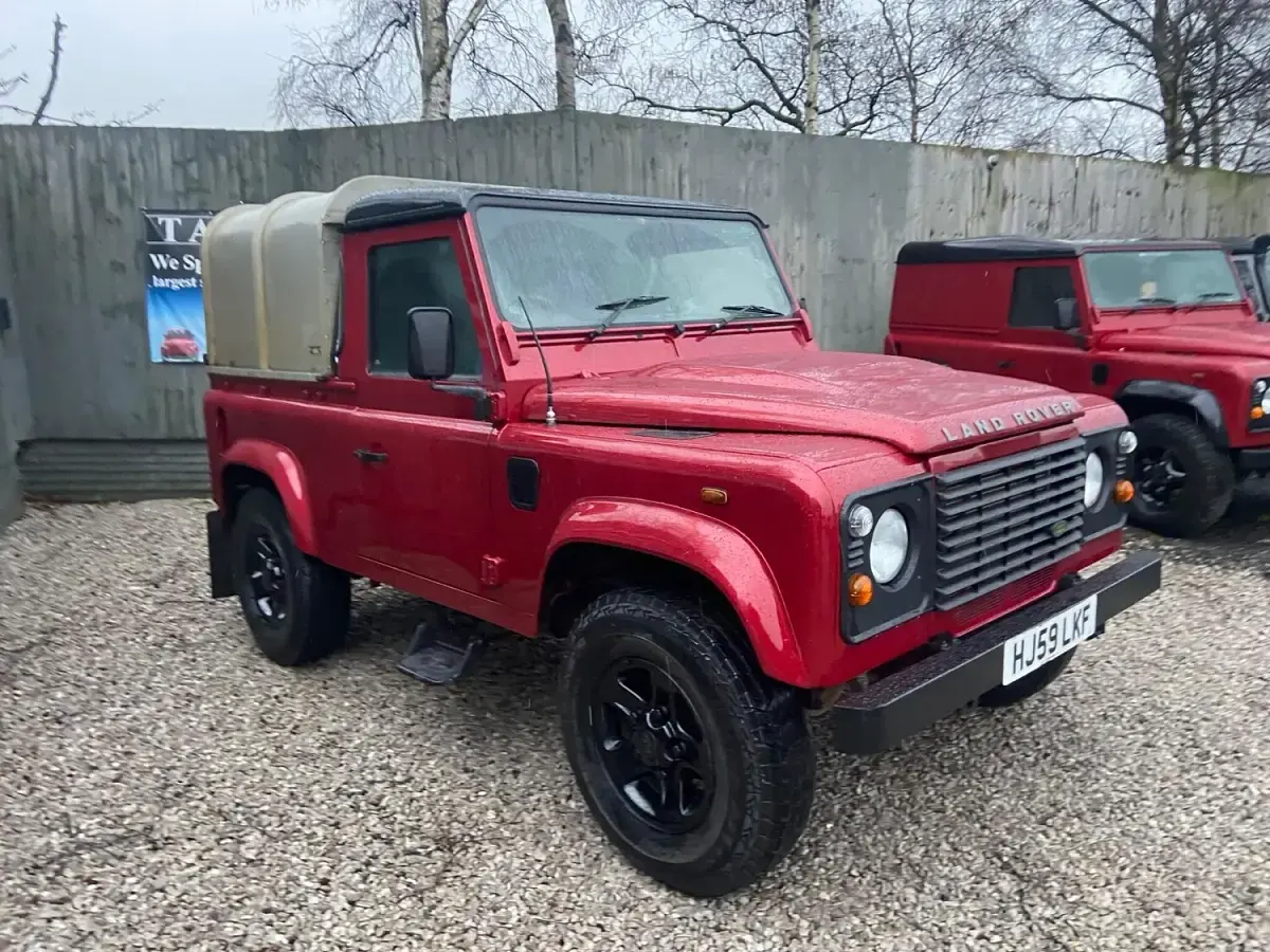 Used Land Rover Defender 122 HP (89 kW) 2009 Red Pickup