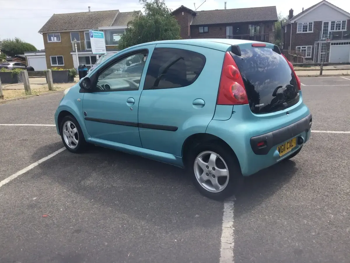 Used Peugeot 107 Envy 68 HP (50 kW) 2011 Blue Hatchback