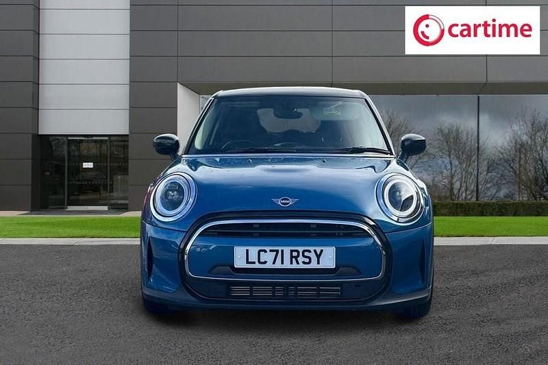 Używany Mini Cooper Classic 136 KM (100 kW) 2021 Niebieski Hatchback