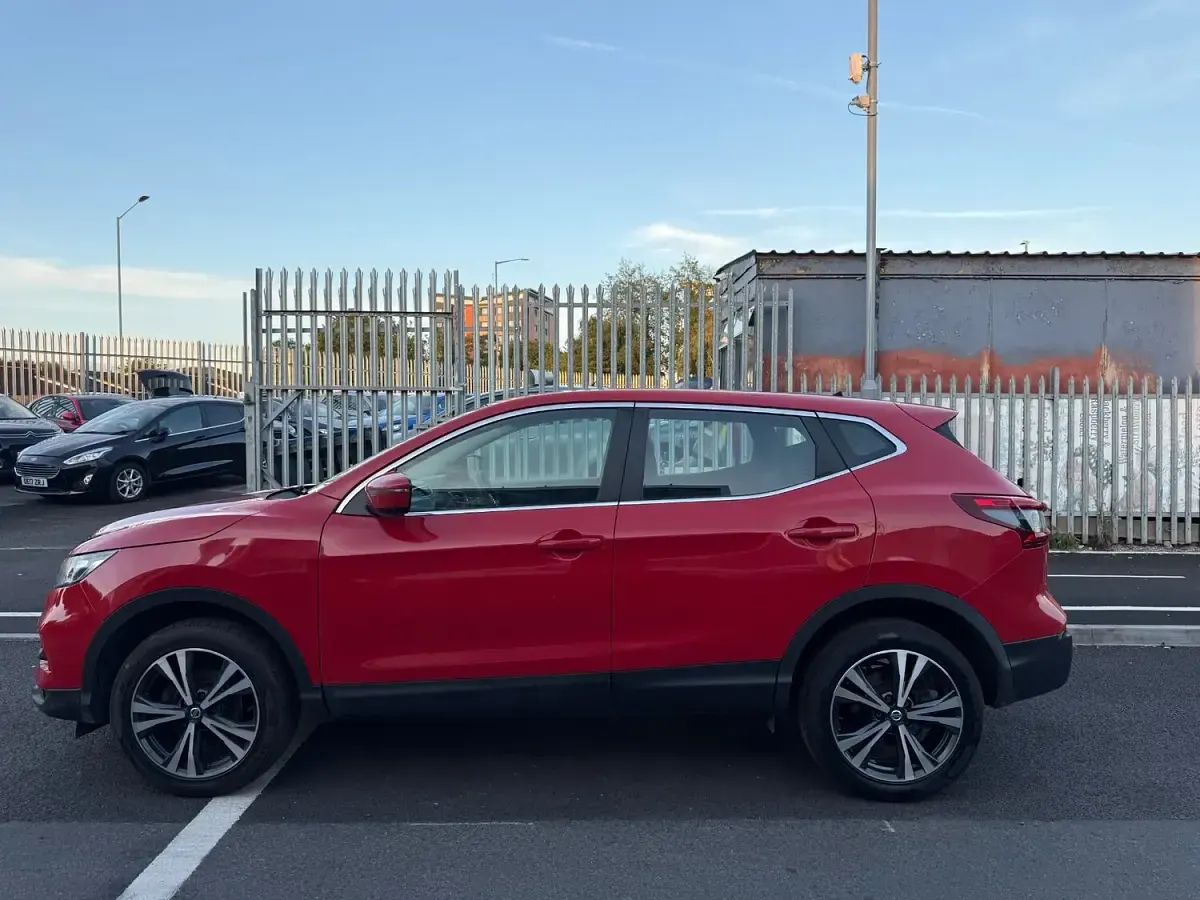 Used Nissan Qashqai Visia 2018 Red SUV