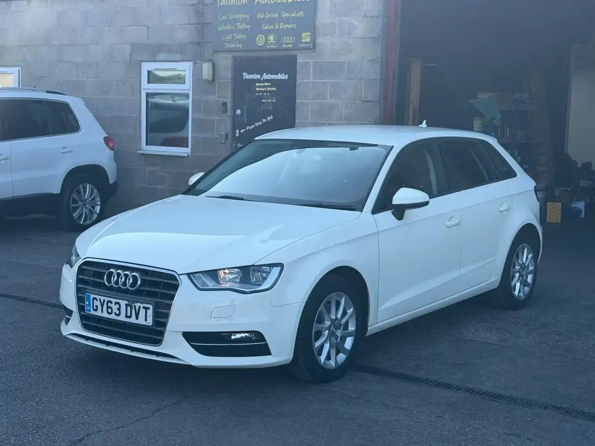 Used Audi A3 Comfort 104 HP (76 kW) 2013 White Hatchback