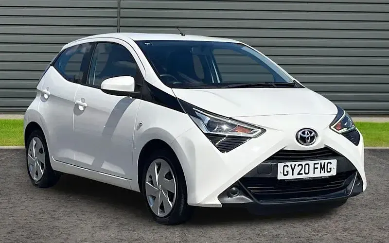 Used Toyota Aygo X-play 72 HP (52 kW) 2020 Hatchback