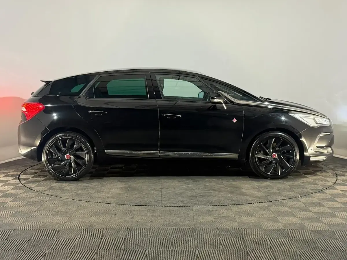 Used DS Automobiles DS5 Performance 150 HP (110 kW) 2017 Black Hatchback