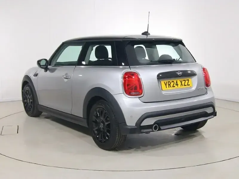 Used Mini Cooper Classic 134 HP (98 kW) 2024 Silver Hatchback