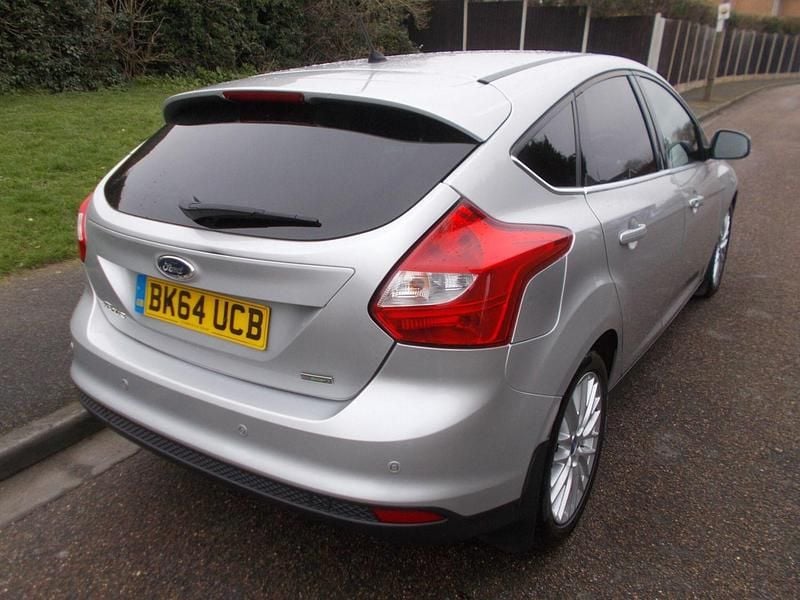 Używany Ford Focus Zetec 2014 Srebrny Hatchback