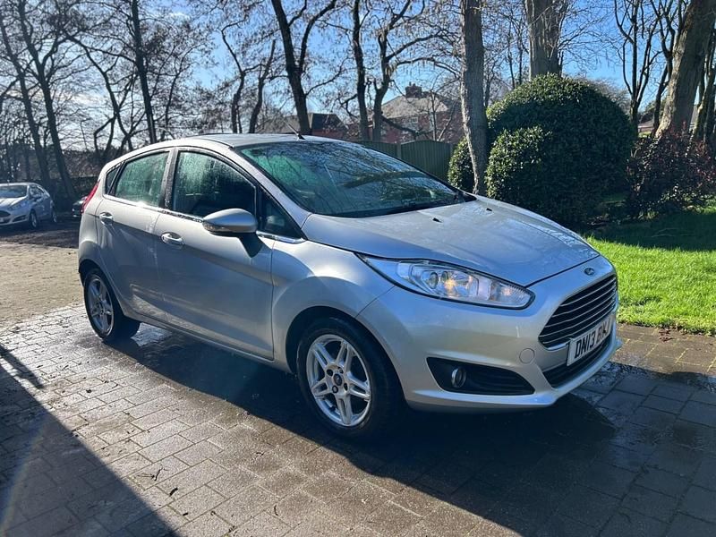 Used Ford Fiesta Zetec 125 HP (91 kW) 2013 Silver Hatchback