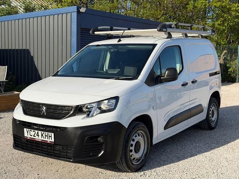 Usado Peugeot Partner Premium 131 HP (96 kW) 2024 Branco Monovolume