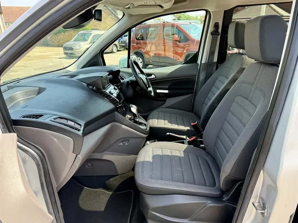 Used Ford Tourneo Titanium 115 HP (84 kW) 2021 Silver MPV