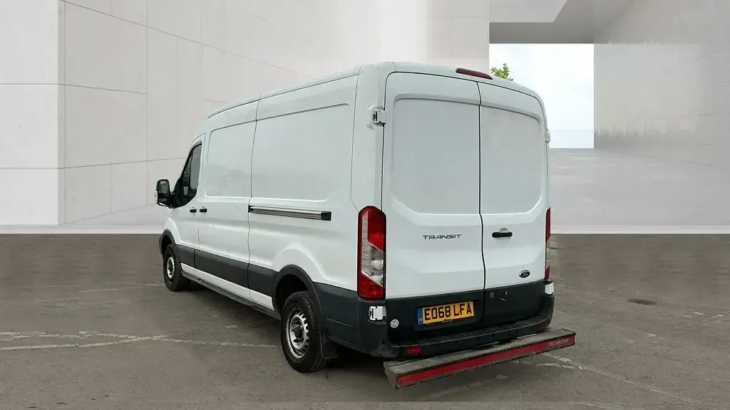 Usado Ford Transit 105 HP (77 kW) 2018 Branco Van
