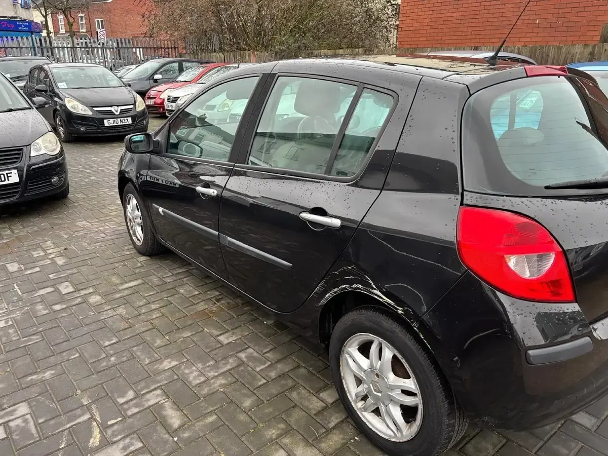 Used Renault Clio II Privilege 2007 Black Hatchback