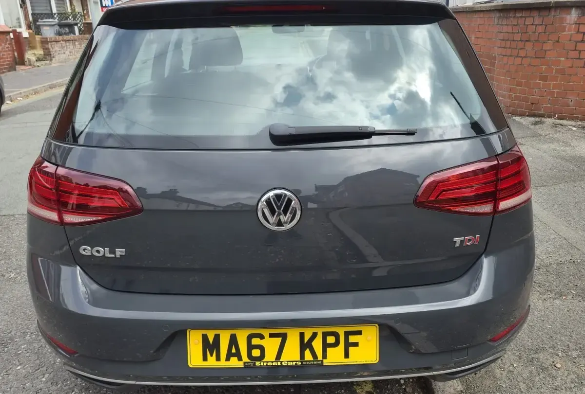 Used VW Golf VII SE 115 HP (84 kW) 2017 Grey Hatchback
