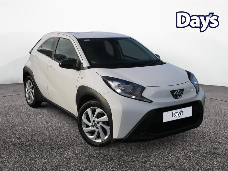 White Used 2022 Toyota Aygo X PURE SUV | £10,995 - Image 1/4