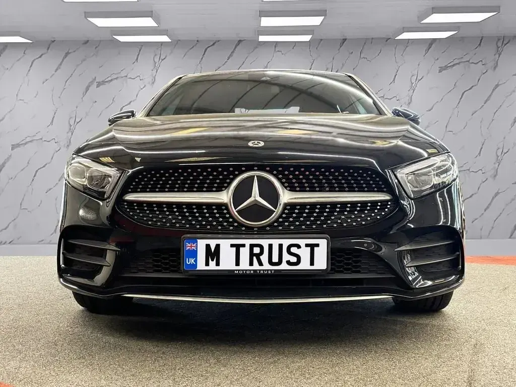 Begagnad Mercedes A250 AMG line 2020 Svart Sedan