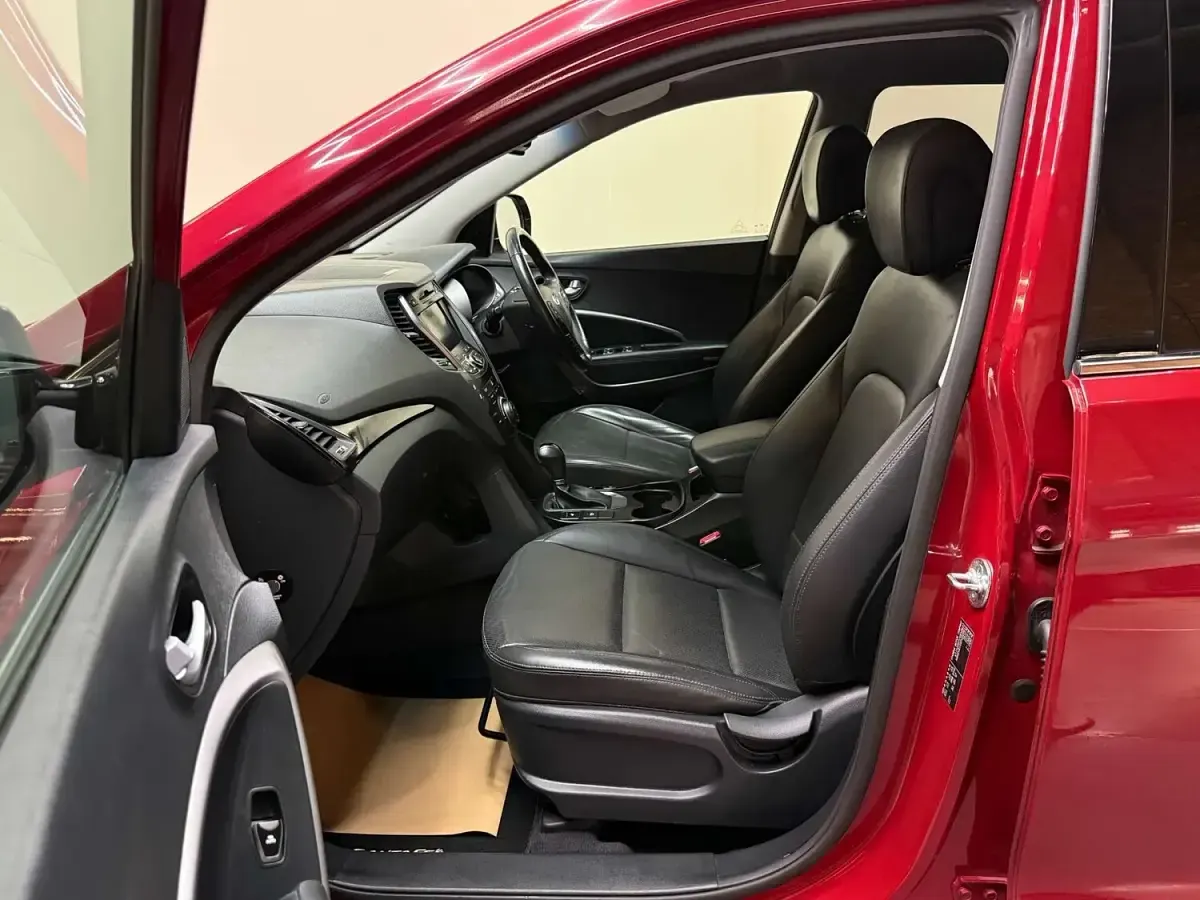 Used Hyundai Santa Fe Premium 194 HP (142 kW) 2015 Red SUV