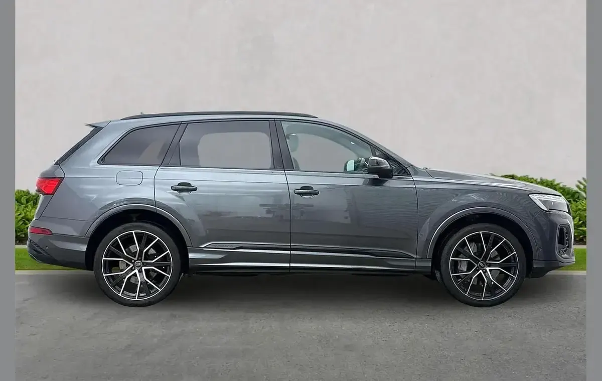 Used Audi Q7 Black Edition 334 HP (245 kW) 2024 Grey SUV