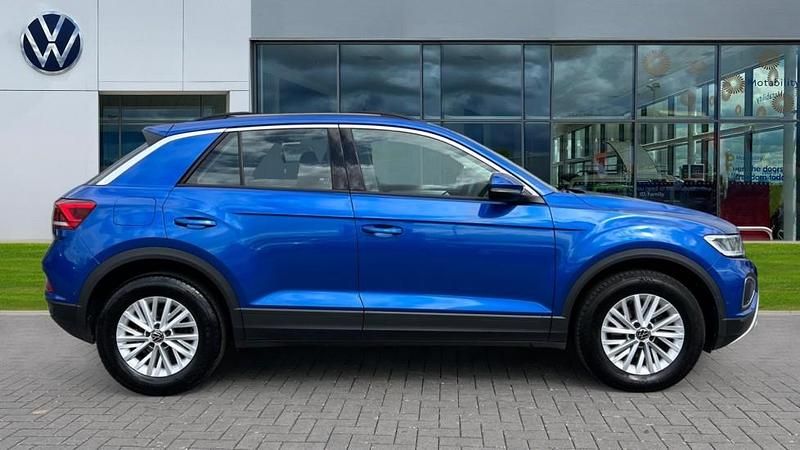 Used VW T-Roc Life 150 HP (110 kW) 2023 Ravenna blue metallic SUV