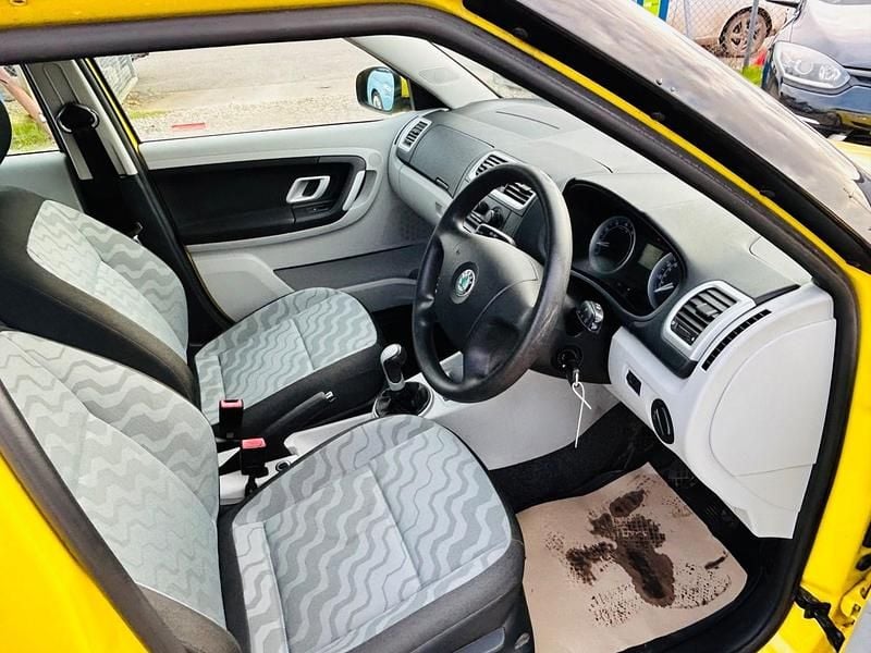 Used Skoda Fabia 64 HP (47 kW) 2007 Yellow Hatchback