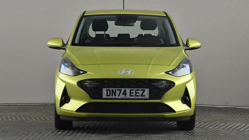 Used Hyundai i10 Advanced 63 HP (46 kW) 2024 Yellow Hatchback